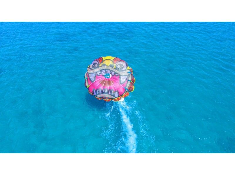 空と海を満喫！海中道路SUP &パラセーリングの大満足ツアーの紹介画像