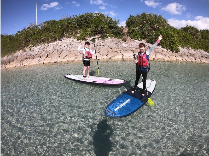 空と海を満喫！海中道路SUP &パラセーリングの大満足ツアーの紹介画像