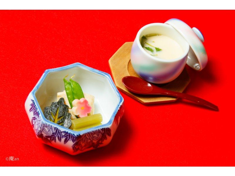 [Kyoto] A tatami room dinner course with Maiko! 1 minute walk from Gojo station!