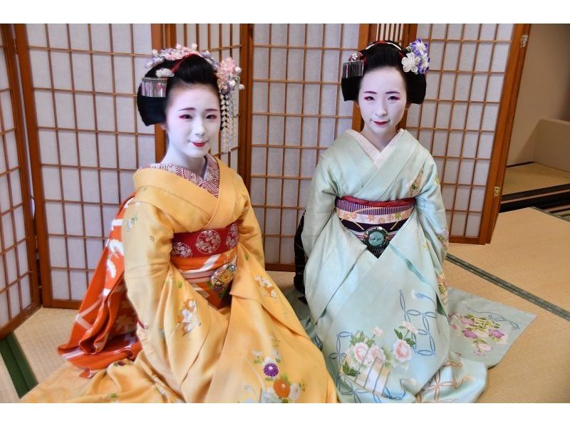 【京都・下京区】京都で大人気の常設プログラム！舞妓さんと一緒にお点前体験の紹介画像