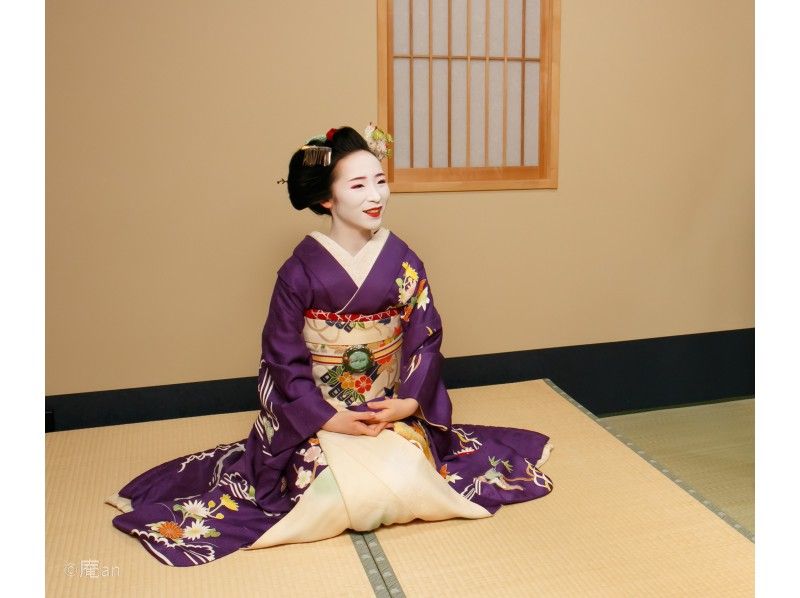 【京都・下京区】京都で大人気の常設プログラム！舞妓さんと一緒にお点前体験の紹介画像