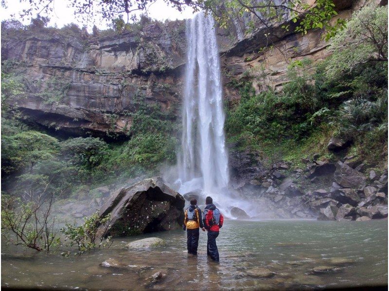 春セール！いちおしアクティビティ【沖縄・西表島】ピナイサーラの滝壺カヌー&トレッキングショートツアー！3/8から4/5限定割引の紹介画像