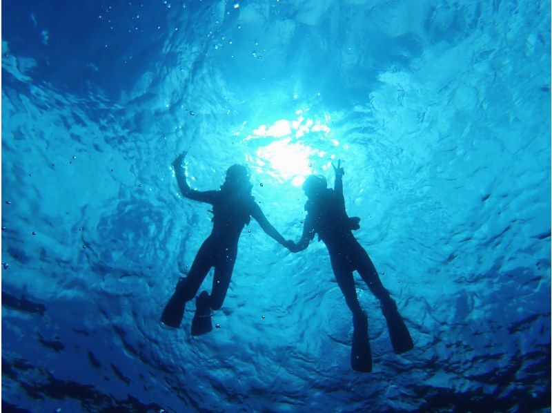 [Okinawa Onna Village] Guided by a dedicated boat! Feel free to enjoy the popular Blue Grotto snorkel! (underwater photo present)の紹介画像