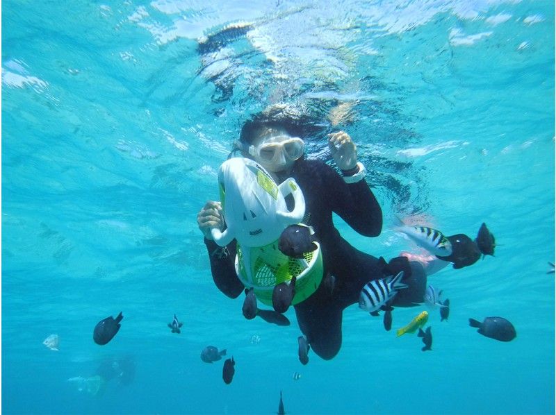 【沖縄・恩納村】ただのシュノーケルでは物足りない方に！新感覚のマリンスポーツ「シースクーター」を体験しよう！（水中写真プレゼント）の紹介画像