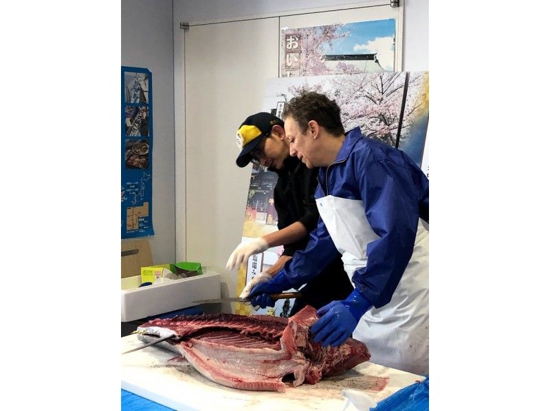 Tuna Heaven in Shiogama: Tuna auction, carving and sushi workshop!の紹介画像