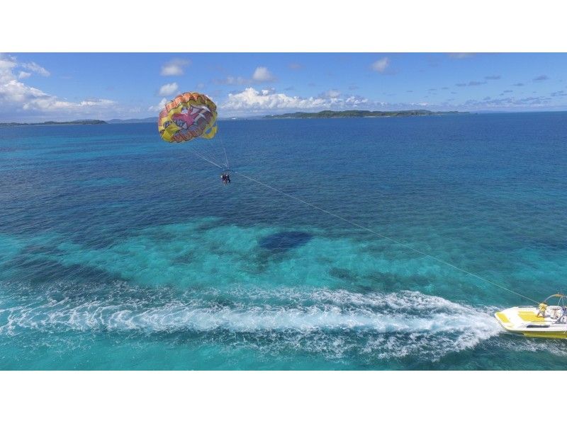 [Okinawa Shisa Parasailing Rope Okinawa's longest 200 ⅿ course] + [Blue cave boat snorkel] Superb view and screaming plan!の紹介画像