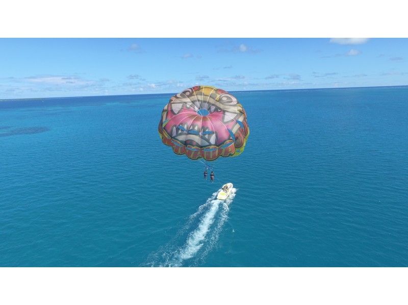 [Okinawa Shisa Parasailing Rope Okinawa's longest 200 ⅿ course] + [Blue cave boat snorkel] Superb view and screaming plan!の紹介画像