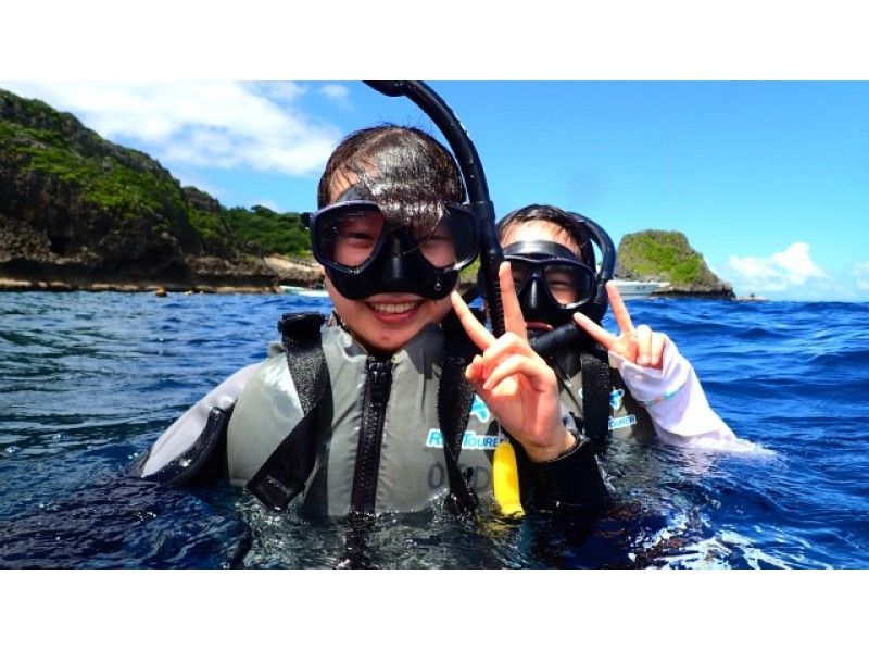 [Shisa Parasailing] + [Blue cave boat snorkel] Popular set! Nationwide travel support coupon OK!の紹介画像