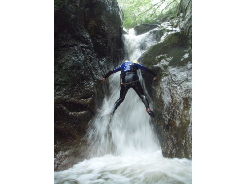 Summer Campaign [Shiga] Japan's 100 Best Waterfalls! Yatsubuchi Falls (1-day course) Shower Climbing 9:00 Meeting ≪SC-1≫の紹介画像