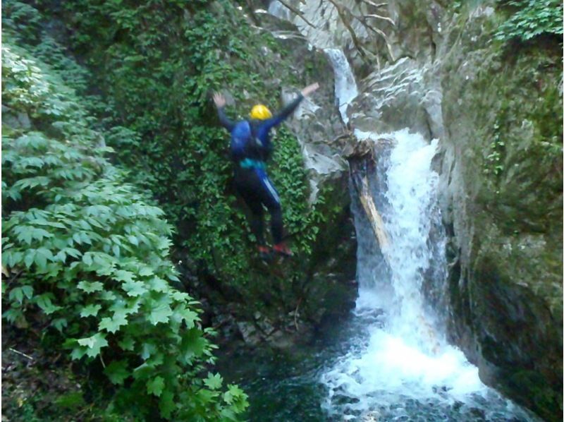 Summer Campaign [Shiga] Japan's 100 Best Waterfalls! Yatsubuchi Falls (1-day course) Shower Climbing 9:00 Meeting ≪SC-1≫の紹介画像