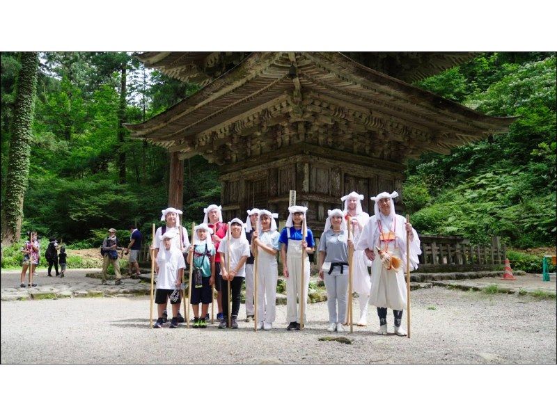 [จังหวัดยามากาตะ/เมืองซากาเอะ] เรียนรู้เกี่ยวกับการสวดมนต์และวัฒนธรรมทางจิตวิญญาณของญี่ปุ่น ประสบการณ์การเข้าพักในวัดที่ Kezoin ในวัดหลักที่พิเศษและเคร่งขรึมและลึกลับ Jionji, Hayama เดินกับ Yamabushi, Shugen no Michi เดินป่าの紹介画像