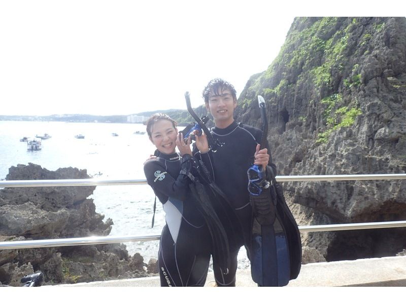 【★ホテル送迎込み★】那覇から青の洞窟送迎付きシュノーケリング体験！写真無料＆餌付け体験の紹介画像