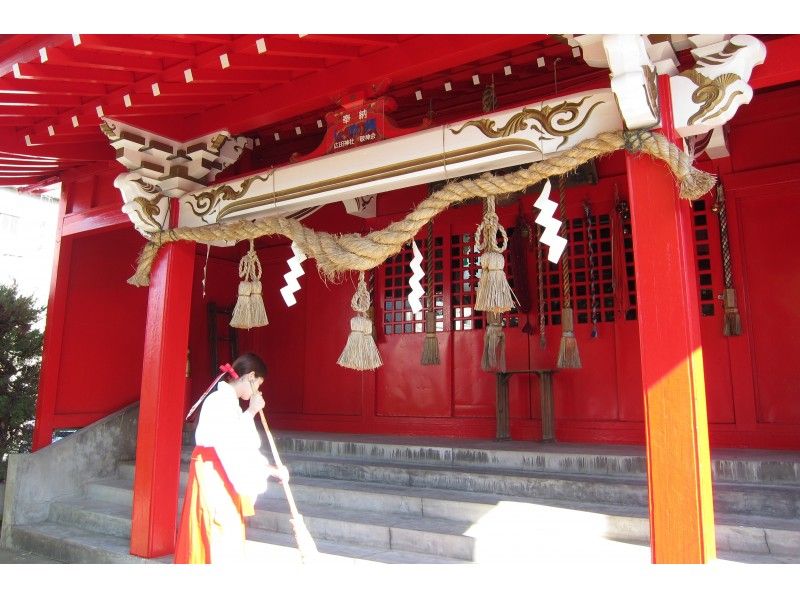 【Aomori】Morning as a Priest / Maiden at Hirota Shrineの紹介画像