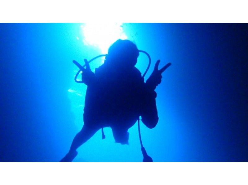 Blue Cave [Boat Experience Diving] + [Okinawa Shisa Parasailing Rope Okinawa's Longest 200m Course] Okinawa's Finest Set!の紹介画像