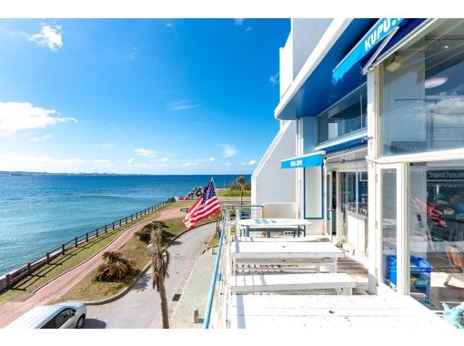 沖縄 中部 恩納村 セグウェイ 電動キックボードでビーチカフェをオシャレに巡ろう アクティビティジャパン