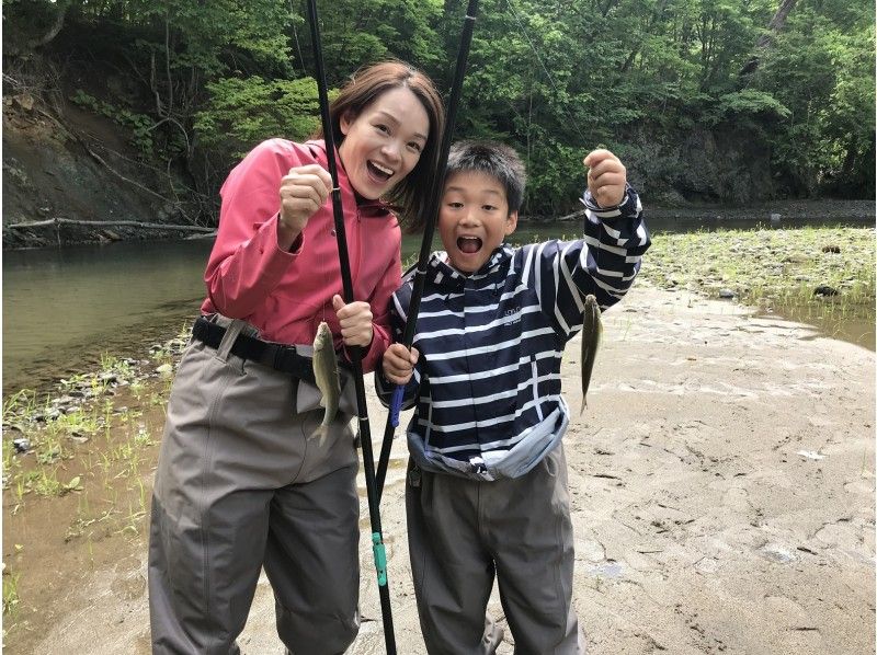 【富良野】渓流フィッシング（エサ釣り） ～ 少人数制ツアー！ 初心者OK！ 釣れた魚はその場で塩焼きにして試食！ ～の紹介画像