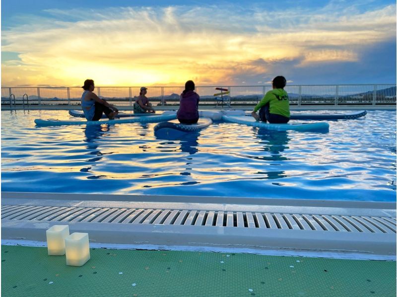 【滋賀/琵琶湖】日落時分在露天泳池裡來一場SUP瑜伽吧！の紹介画像