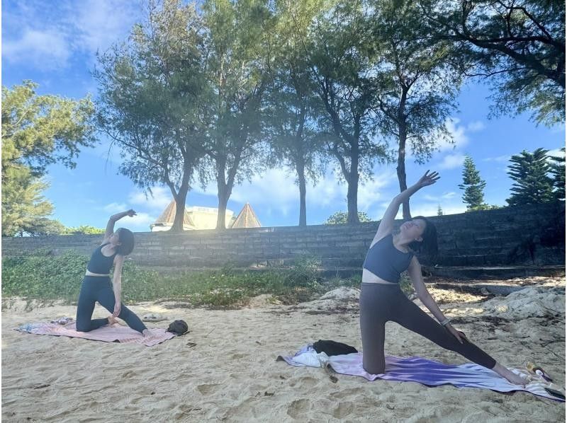 【沖縄・宮古島】波の音を聞きながらビーチヨガ ◎モーニングヨガ or サンセットヨガ◎ マタニティヨガ可能の紹介画像