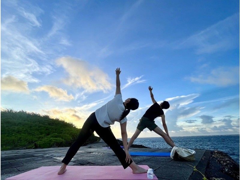 【沖縄・宮古島】波の音を聞きながらビーチヨガ ◎モーニングヨガ or サンセットヨガ◎ マタニティヨガ可能の紹介画像