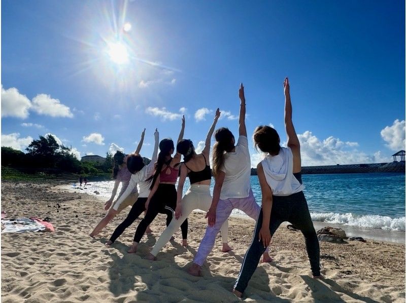 [Okinawa Miyakojima] Beach yoga while listening to the sound of waves ◎ Morning yoga or sunset yoga ◎ English lessons availableの紹介画像