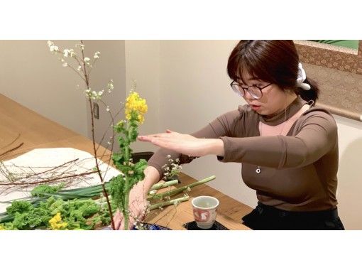 京都烏丸御池 京都生まれの池坊流講師が教える あなたの好きなお花で作るいけばな オンラインクラス アクティビティジャパン