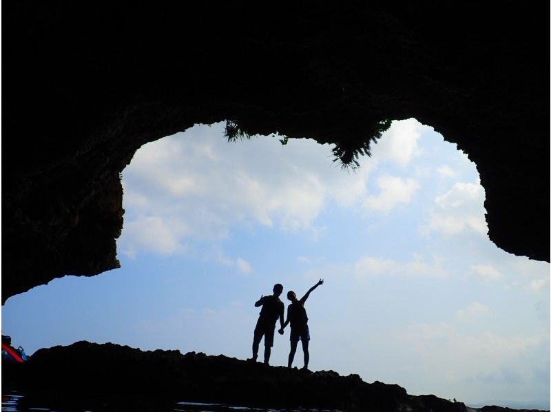 【이시가키 섬 / 반나절】 화제의 "푸른 동굴"을 목표로! 국립공원 바다를 가는 SUPor 카누 투어★사진 데이터 무료★の紹介画像