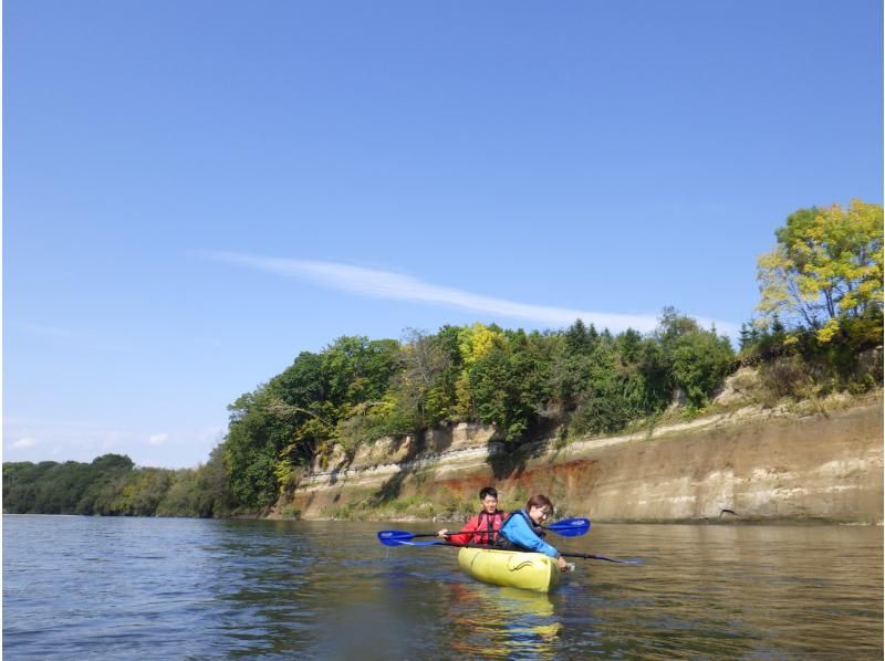 [Hokkaido, Tokachi] Enjoy the magnificent scenery of wild birds and Tokachi! A leisurely canoe tour on the Tokachi River!の紹介画像