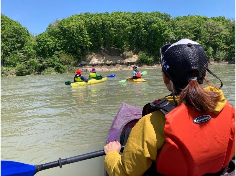 [Hokkaido, Tokachi] Enjoy the magnificent scenery of wild birds and Tokachi! A leisurely canoe tour on the Tokachi River!の紹介画像