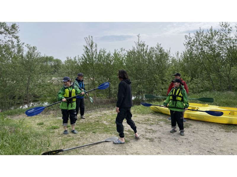 [Hokkaido, Tokachi] Enjoy the magnificent scenery of wild birds and Tokachi! A leisurely canoe tour on the Tokachi River!の紹介画像