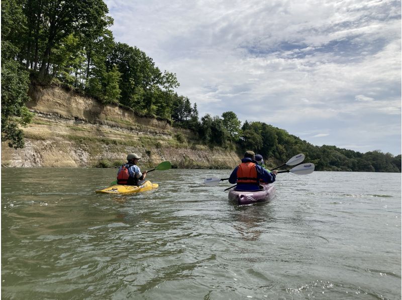 [Hokkaido, Tokachi] Enjoy the magnificent scenery of wild birds and Tokachi! A leisurely canoe tour on the Tokachi River!の紹介画像