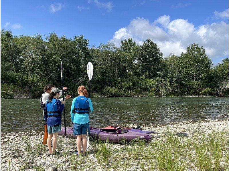 [Hokkaido, Tokachi] Enjoy the magnificent scenery of wild birds and Tokachi! A leisurely canoe tour on the Tokachi River!の紹介画像