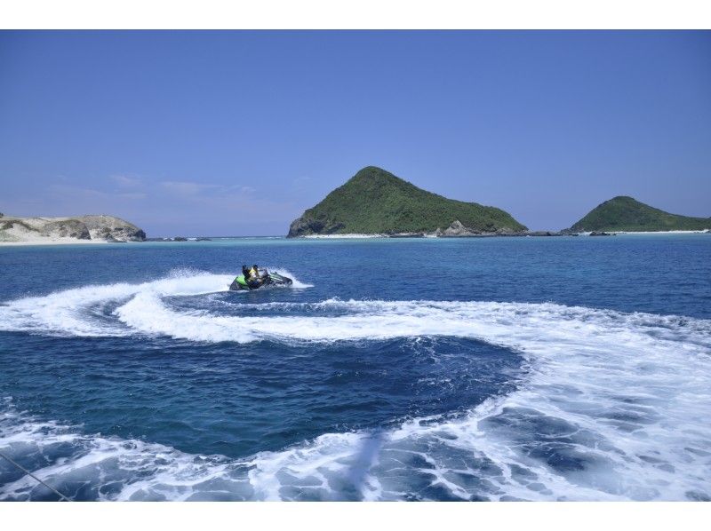 【沖繩本島、糸滿（南）出發～】慶良間群島每天6小時包租遊艇（42F～55F Katamaran），盡享沖繩海中的所有海洋。の紹介画像