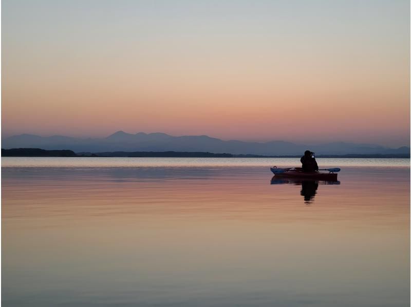 【青森・小川原湖】夕暮れの特別な時間、日常を忘れるひと時を。一組限定のプライベートツアーの紹介画像