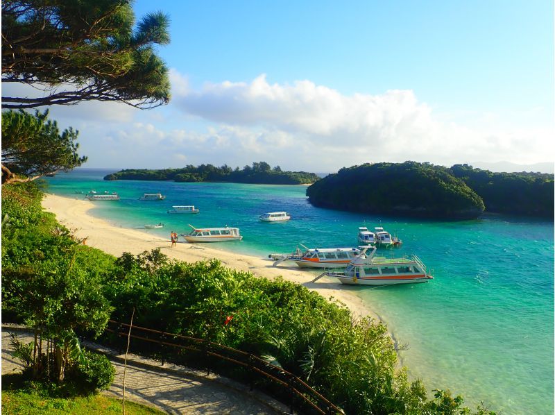 [เกาะอิชิงากิ/1 วัน] 2 สถานที่ยอดนิยม! เรือแก้วอ่าวคาบิระ & ทัวร์ลงจอดและดำน้ำตื้น "เกาะผี" [ข้อมูลรูปภาพฟรี]の紹介画像