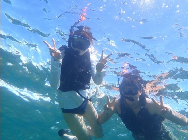 [เกาะอิชิงากิ/1 วัน] 2 สถานที่ยอดนิยม! เรือแก้วอ่าวคาบิระ & ทัวร์ลงจอดและดำน้ำตื้น "เกาะผี" [ข้อมูลรูปภาพฟรี]の紹介画像
