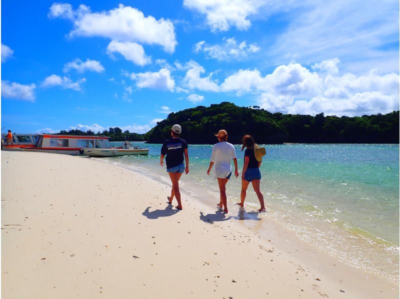 [เกาะอิชิงากิ/1 วัน] 2 สถานที่ยอดนิยม! เรือแก้วอ่าวคาบิระ & ทัวร์ลงจอดและดำน้ำตื้น "เกาะผี" [ข้อมูลรูปภาพฟรี]の紹介画像