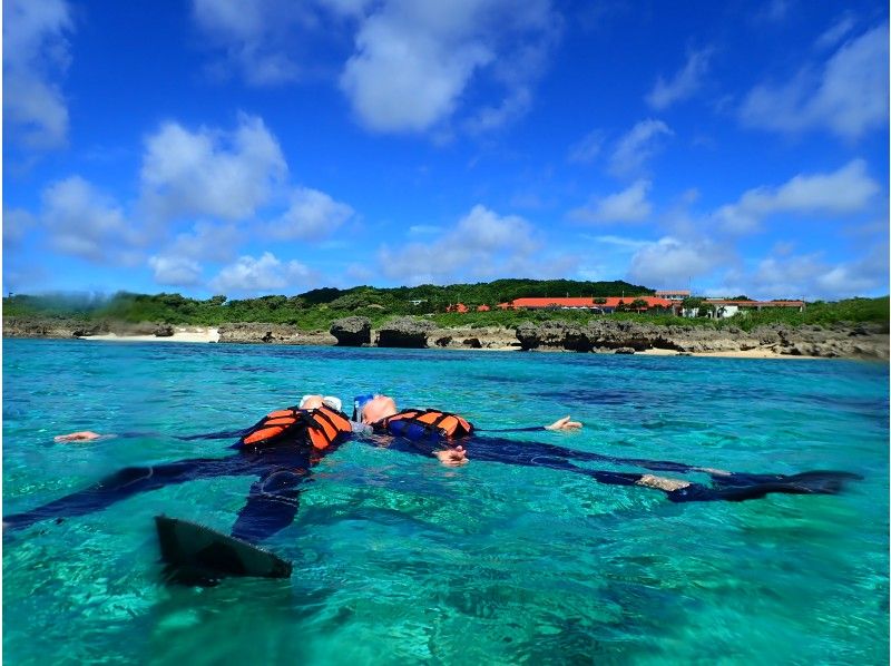 [Okinawa / Miyakojima] << Equipped with hot shower >> Corona measures are perfect! From 2 years old ♪ Safe charter snorkeling tour on the beach!の紹介画像