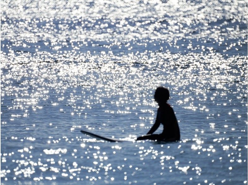 少人数が安全！！夏秋がサーフィンのベストシーズン★未経験者大歓迎★神奈川県・湘南・茅ケ崎SURF4時間【半日】スクールの紹介画像