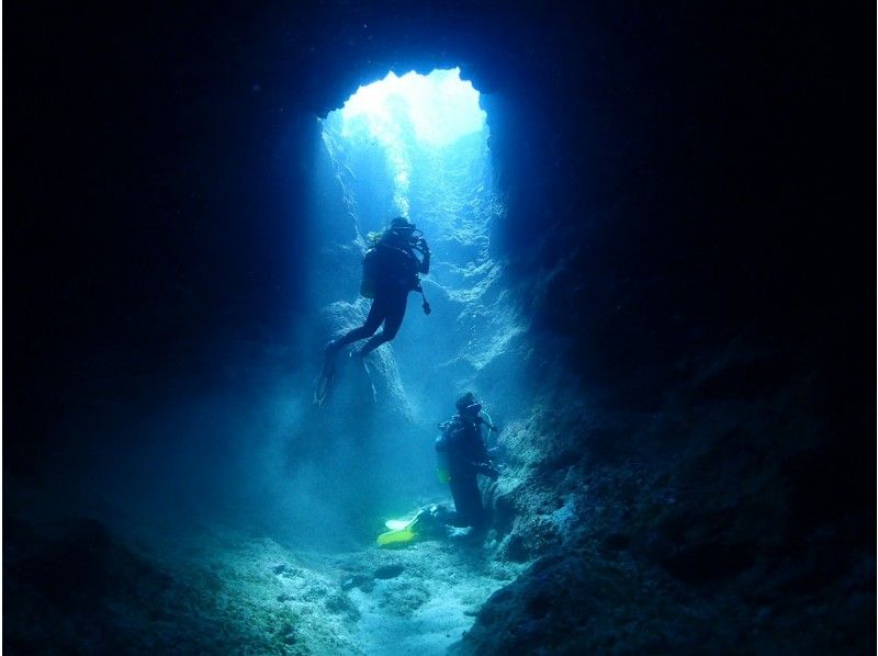 【沖縄・伊江島】地形派ダイバーにはピッタリ！ダイナミックな地形ポイントでファンダイビング！の紹介画像