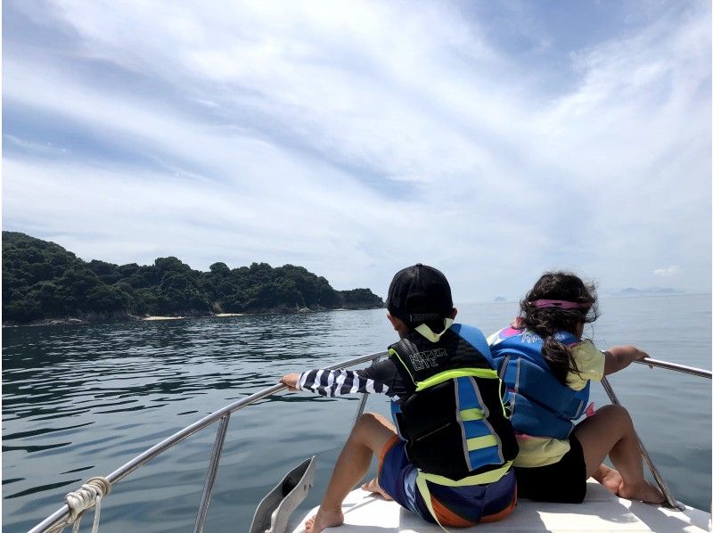Ehime, Matsuyama/Dogo] Enjoy Seto Inland Sea! Captain experience