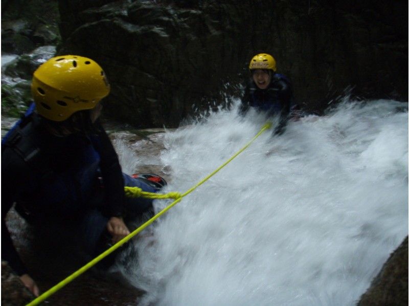 [Shiga] Japan's 100 best waterfalls! Yatsubuchi Falls shower climbing (half-day B course) 11:00 meeting point ≪SC-2≫の紹介画像