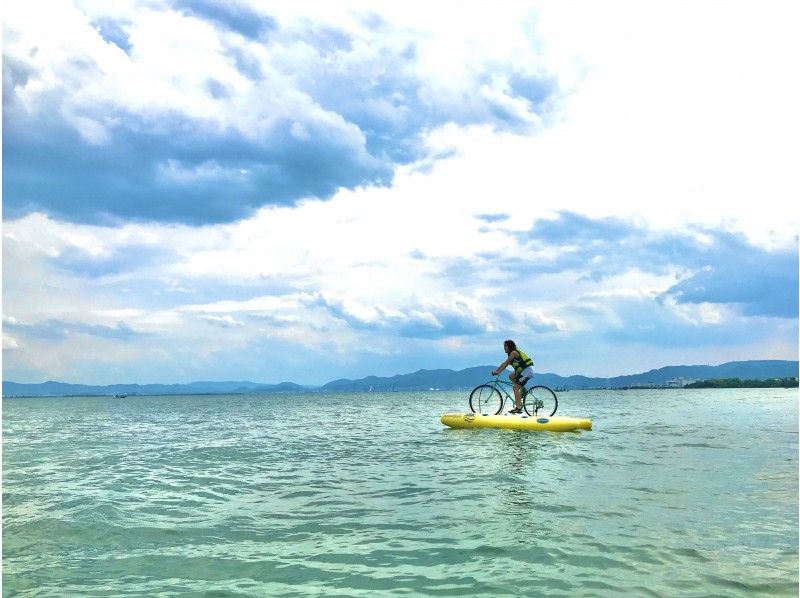滋賀 琵琶湖 水上自転車 琵琶湖上を自転車で満喫する新アクティビティ Nwwaアクアポタリング アクティビティジャパン