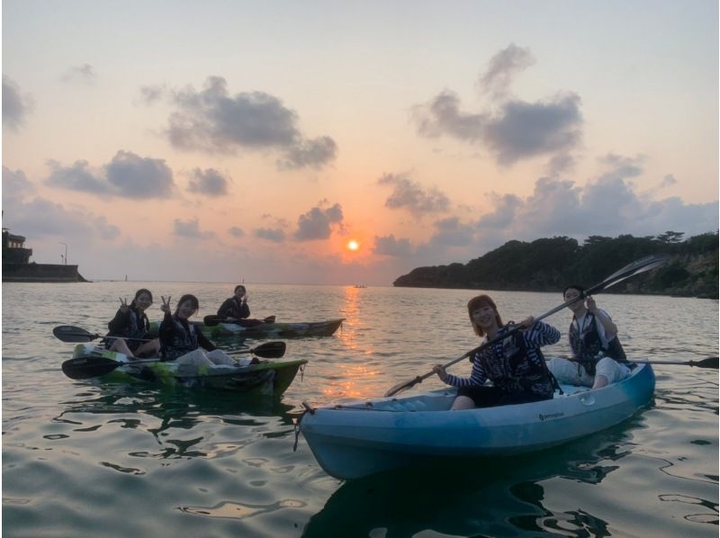 SALE【ファミリー割引】大自然が演出する空のグラデーション《サンセットカヤック》中学生以下1名無料★無料レンタル品豊富！2歳からOK★の紹介画像