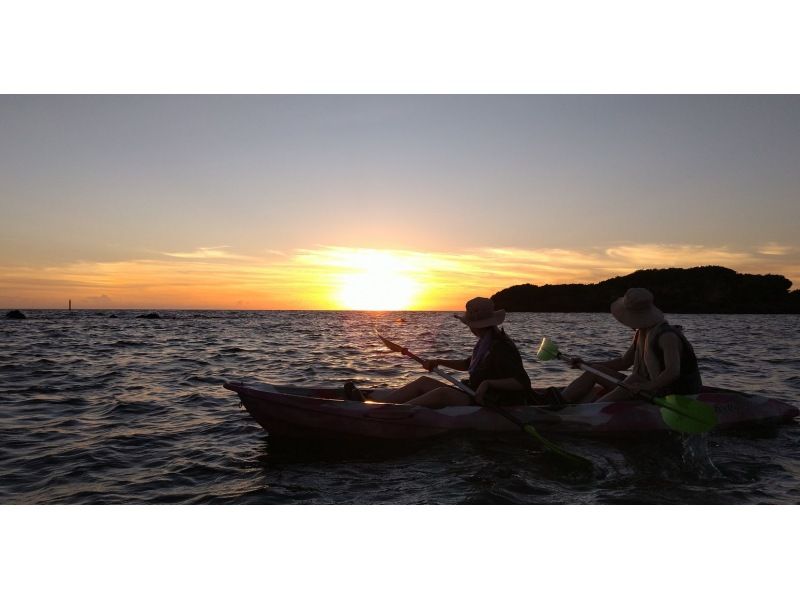 [Family Discount] 《Sunset Kayak》 Safe even for beginners! Free plan for one person under junior high school age★Free rental items are available in many sizes for children! OK from 2 years old★の紹介画像