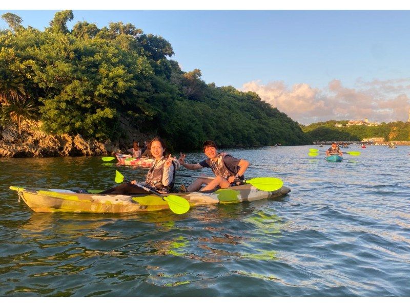 SALE【ファミリー割引】大自然が演出する空のグラデーション《サンセットカヤック》中学生以下1名無料★無料レンタル品豊富！2歳からOK★の紹介画像