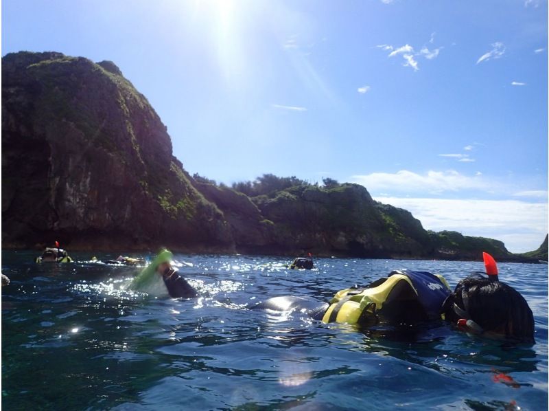 ☆Certified diving shop that is environmentally friendly according to international standards☆ [Enjoy half a day! Enjoy the blue cave and coral reef sea] Boat snorkel tourの紹介画像