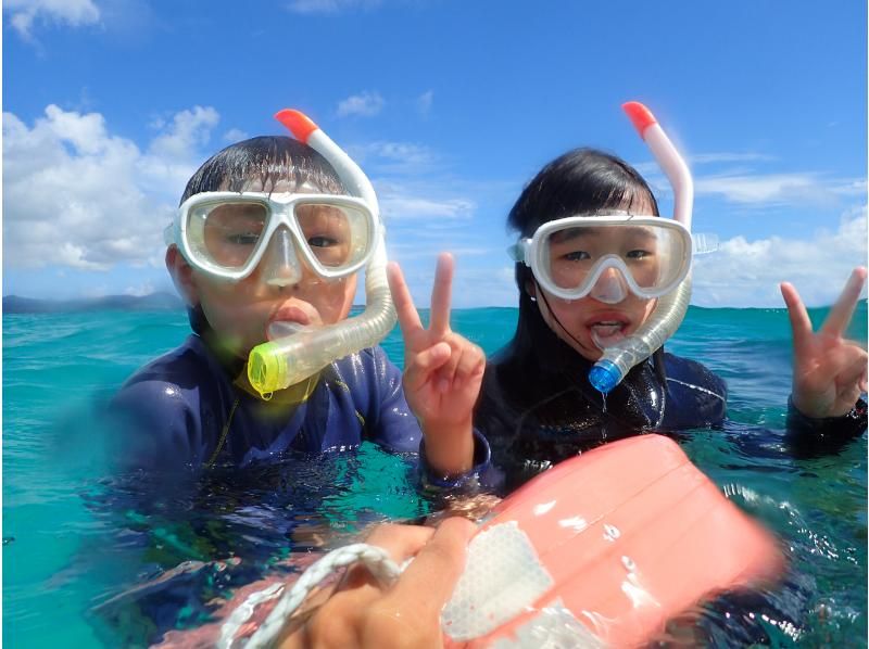 [Okinawa Ishigaki Island] Enjoy skin diving while surrounded by fish and corals! Half-day (AM / PM) ☆ Go to the sea with a guide ♪ Equipment includedの紹介画像
