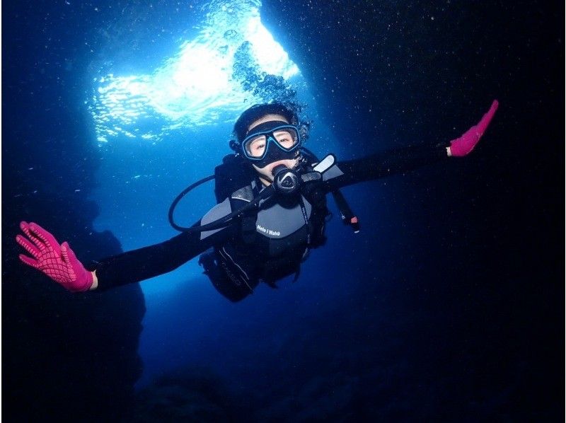 【沖縄・青の洞窟・ファンダイビング・2ダイブ】青の洞窟と熱帯魚の餌付け満喫！大人気GoPro写真＆動画無料！口コミ＆写真満足度Ｎo1の紹介画像