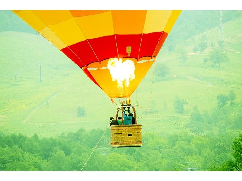 【北海道・虻田郡】ルスツリゾートで熱気球体験～小さなお子様からご年配の方まで家族皆で楽しめる！の紹介画像