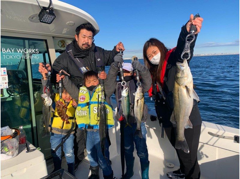 【都内駅チカ／浅草駅.築地駅.勝どき駅 】家族や仲間だけの &ldquo;完全貸切" フルレクチャーで安心！手ぶらで船釣りを楽しもう！の紹介画像